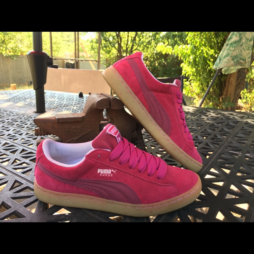 Women’s puma suede size 8